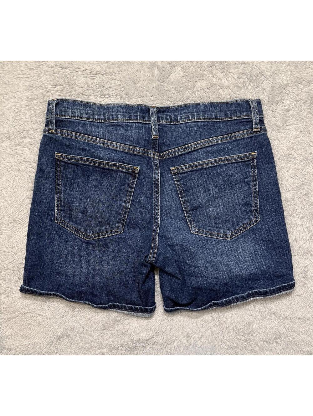 Gap Women's Mid-Rise 5" Denim Dark Wash Blue Shorts Size 6/28 - Picture 2 of 16